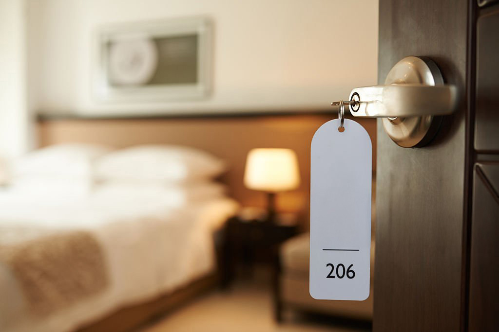  HOTELS & RESORTS